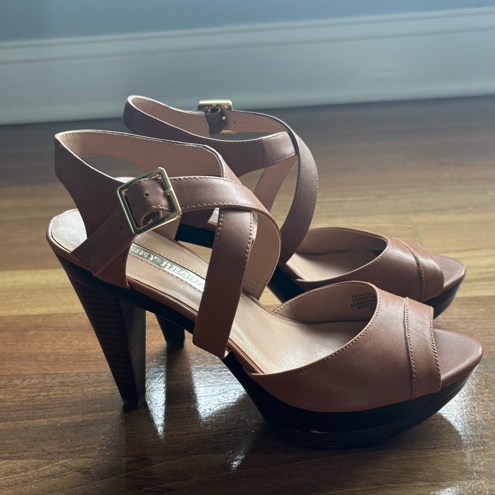Cute open toed heels size 7.5